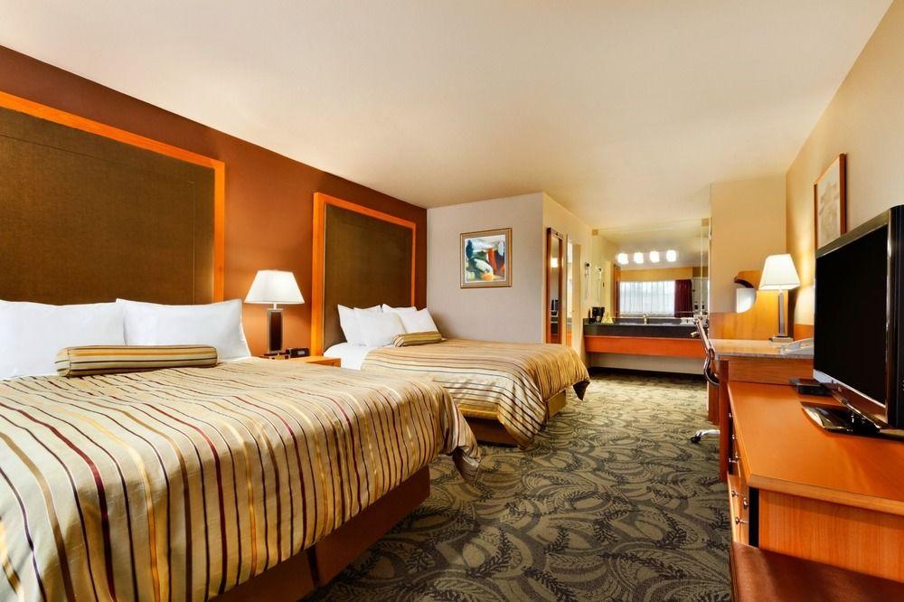 Poco Inn And Suites Hotel And Conference Center Port Coquitlam Eksteriør bilde