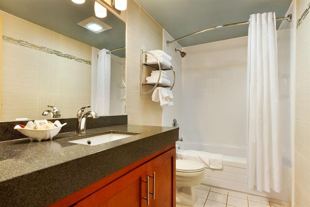 Poco Inn And Suites Hotel And Conference Center Port Coquitlam Eksteriør bilde